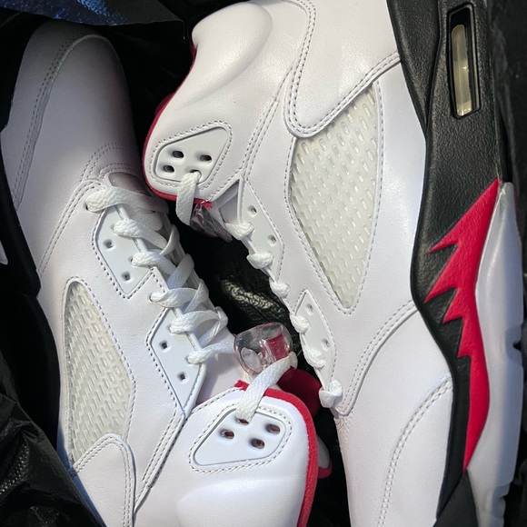 Retro 5 size 9.5 new in box - Picture 1 of 2